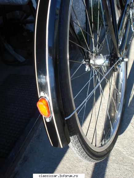 nou ukraina negr-1981 ultimul ochi pisic rusesc care l-am mai avut..... bicicleta avea stop mare