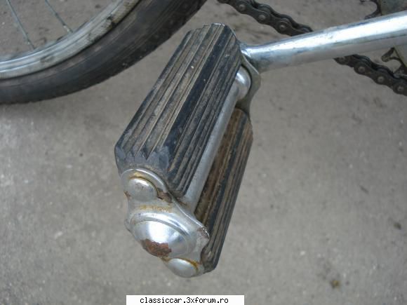 ukraina 1970 pedale csepel .... foarte vechi cam din aceeasi ani fapt divers stpnul bicicletei