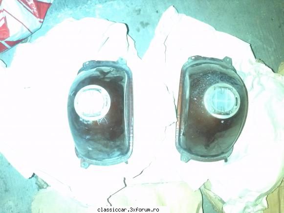 set faruri cibie dacia ambelor faruri sunt in stare zgarieturi si farurilor prezinta  urme de uzura