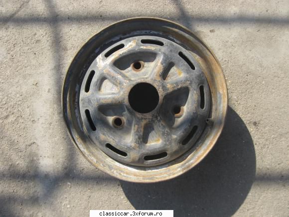 vand janta fergat renault vand janta fergat 4,5 r13 stare buna. defect, are gaurile putin marite,