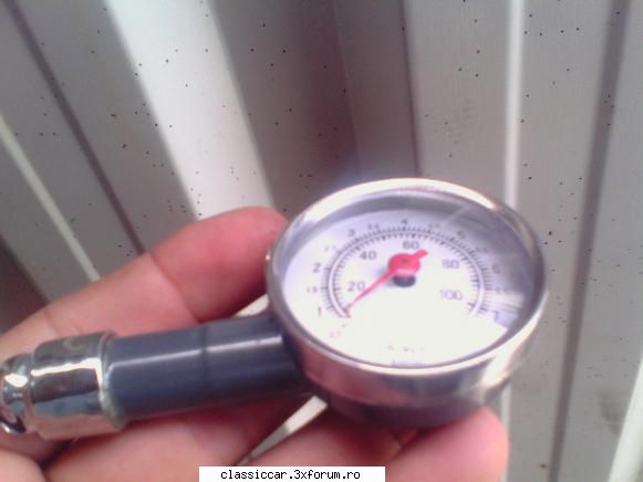 manometru metalic nou este nou-nout intregime foarte dragut simpatic util numai sa-l masina