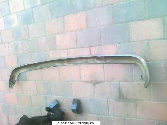 vand piese dacia are gauri sau alte minuni, doar rugina sprafata (in interior). are nevoie polisare.