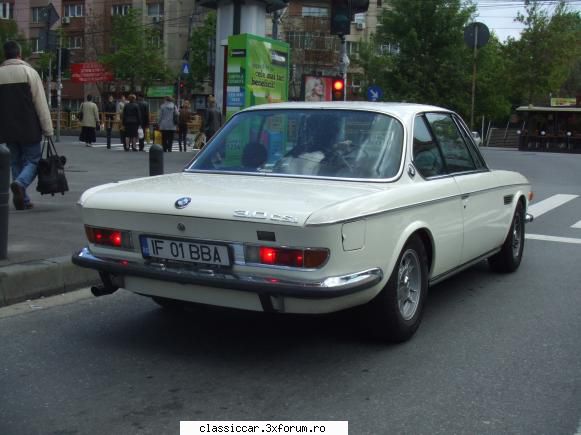 vazut prin bucuresti azi timp mergeam spre parcul herastrau bmw csi absolut superb.