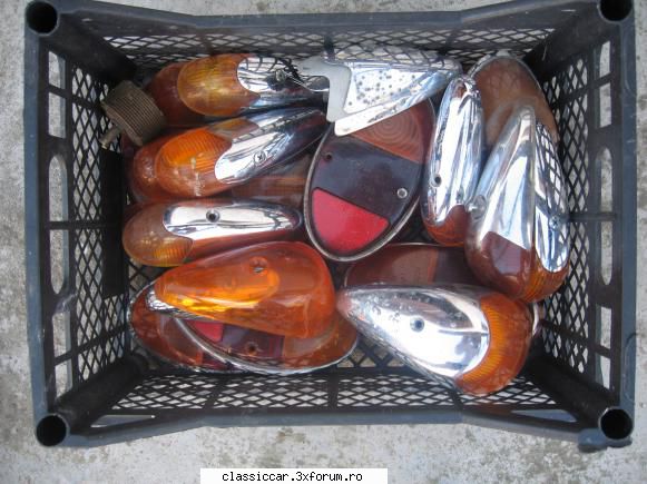 vand piese rare pentru broscute pre '60 semnale late, inguste, sau fara soclu, stopuri migdala.