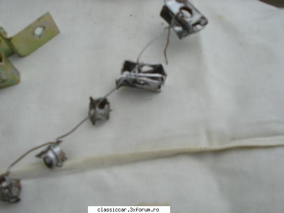 dacia 1300 -1976 sirul mrgele, acele mici clipsuri cilindrice sunt enigm dou glbene (una dintre