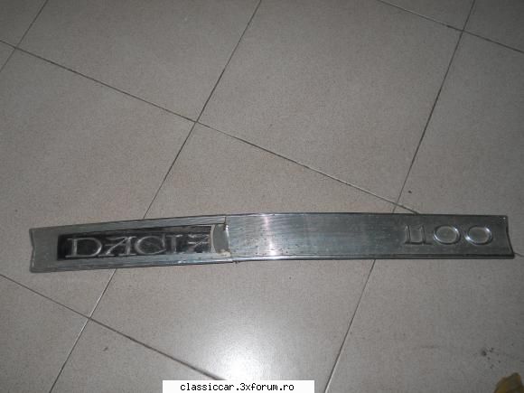vand diverse pt. auto ornament fata dacia 1100 vinde mai mult pentru decor, din cauza este rupt