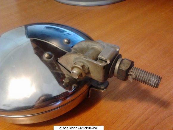 sunt noi,dar din cauza proaste din trecut a iesit pe o rama cromata puncte de rugina,in rest totul