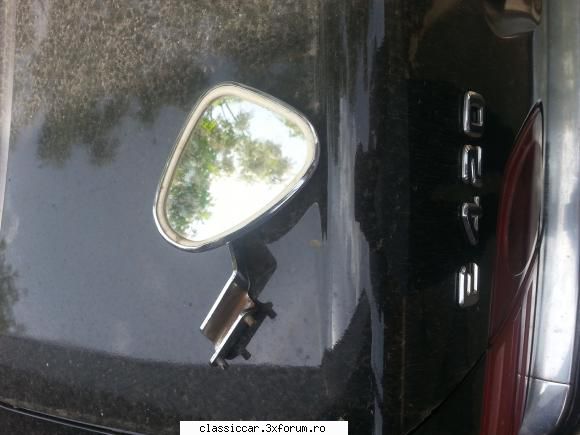 vand oglinda din fotografii , costa 50 lei (fix), vand oglinda cromata cu prindere pe rama usii