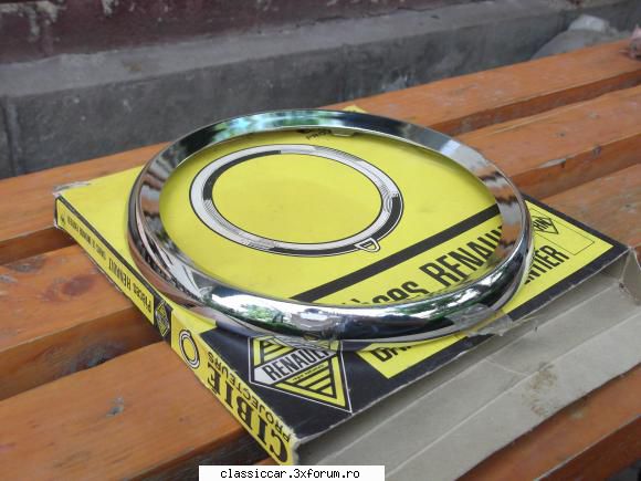 cautand altceva am gasit o rama de far pentru dacia 1100 in stare foarte buna, originala din cate