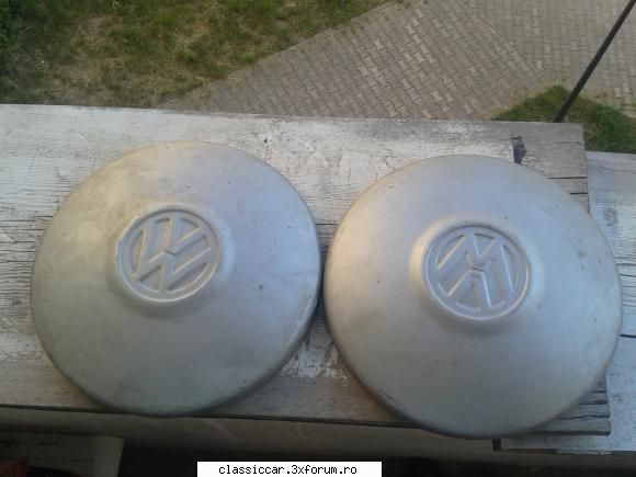 vand 2 capace roti vw     50 ron ambele capace roti vw