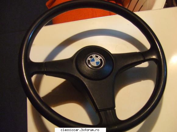volan clasic bmw volanul prezinta stare foarte buna,fara rupturi sau 0765600424