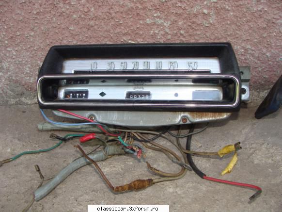 vand piese pentru renault 10/dacia 1100 -ceas bord pret:50 lei