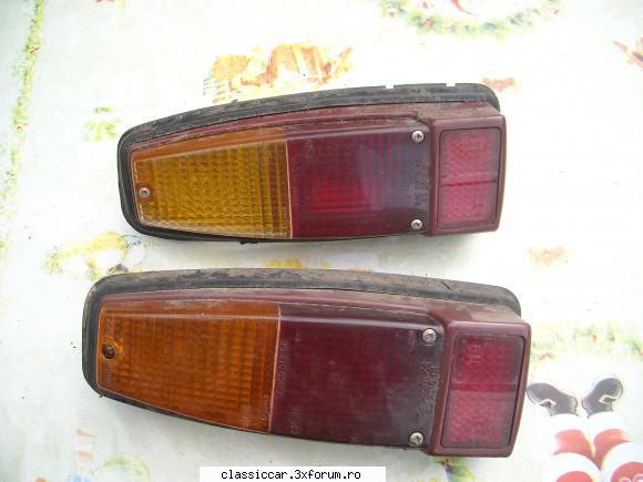 vand piese dacia 1300/1100 lampi stg-dr, pret lei amandoua.