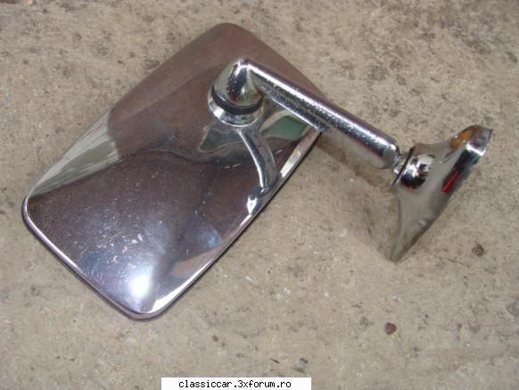 vand oglinda cromata pret:50 lei(pentru lada)