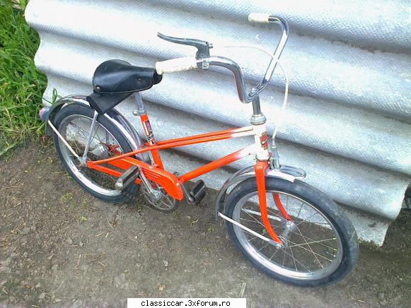 bicla e din anul 1976,la vopsea si cauciucuri si arata 140 lei :hi: bicicleta velors 16