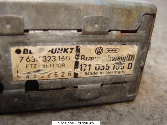 vand cateva aparate radio auto
