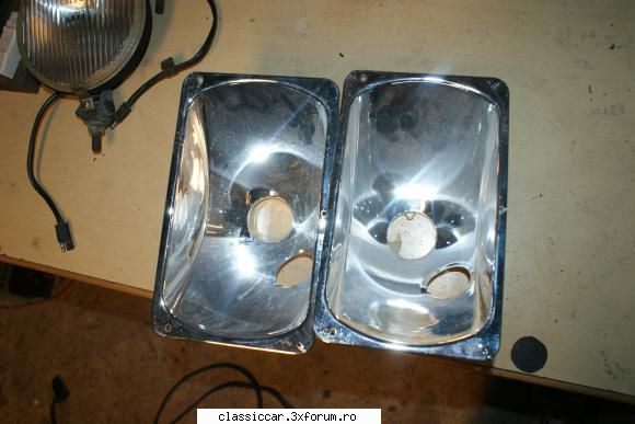 nu stiu de la ce sunt,poate de la cineva vede ceva in ele.
sunt noi.
pret 30 de lei. oglinda faruri