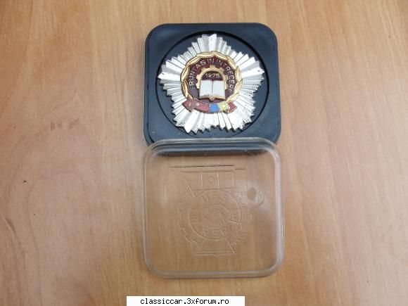 vand insigna din perioada in intrecerea 1975.este in stare destul de buna si vine cu cutiuta 30 lei.