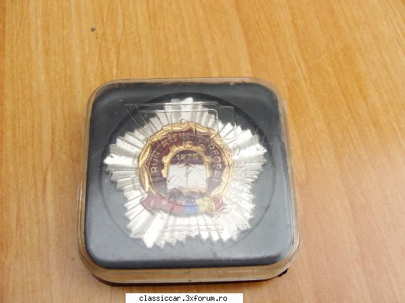 insigna din perioada comunista poza