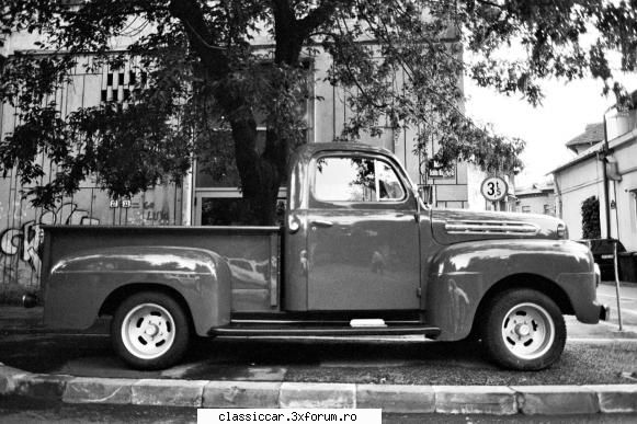 vazut prin bucuresti amr american. model este ?un ford f-100 din anii '50