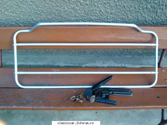 vand portbagaj detasabil pentru dacia ( cred ); se potriveste la orice masina deoarece se poate