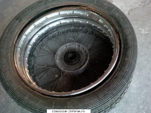 vand ceea ce se vede in poze,doua inele in stare foarte buna,de otel,o roata completa spate,un