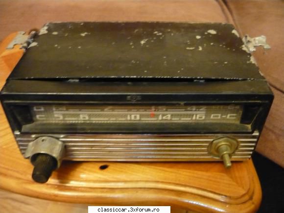 lichidare colectie radiouri auto vechi anii numai poza 2in poza apare dar butonul celalat original