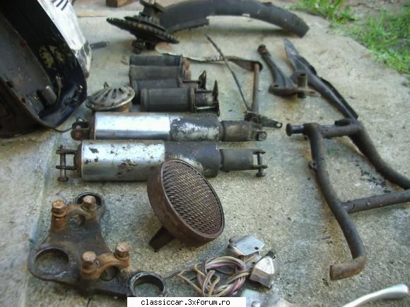 piese pentru 175/250 175 din rezervor 175 --100 ron inerior ext. vopsea originala lovituri mici...