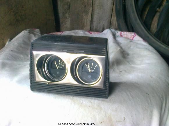 cesurile sunt din 1975,marca seri jager,sunt puse in suport de inox,si apoi in cutia neagra,se pot