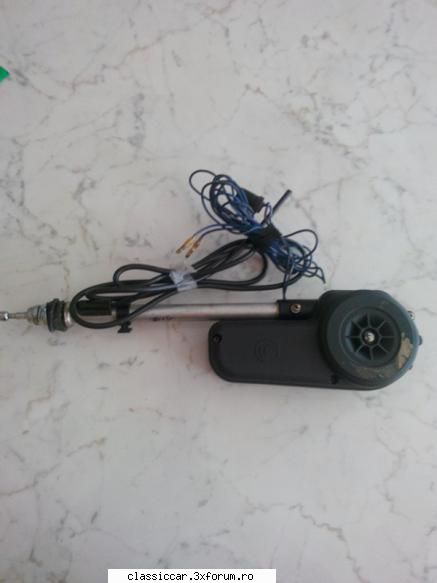 vand antena electrica auto ptr mercedes w123 alte modele.a fost montata aripa spate.