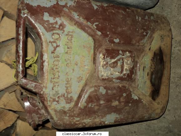 canistre (1943) una ruseasca din aluminiu canistra germana are inscrisul wehrmacht interesant