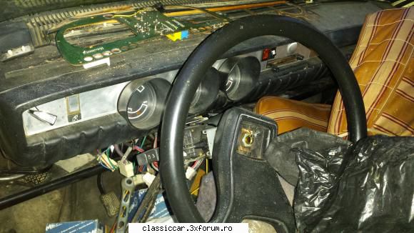 cumpar bord dacia 1300 pre1976 bordul este ok, doar murdaralte poze...