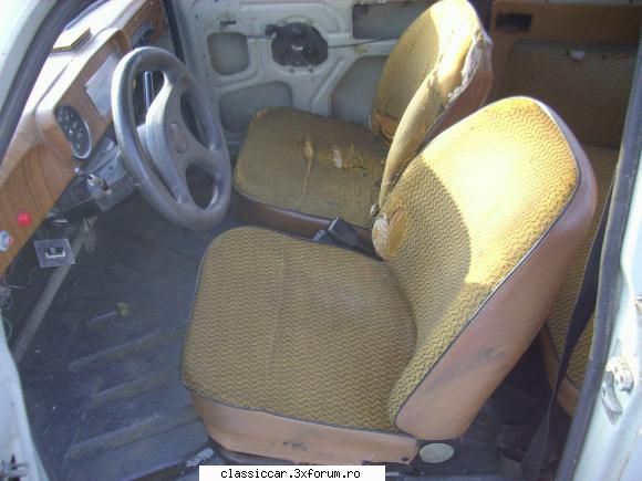 dezmembrez trabant 601 stofa este rupta special spatarul scaun costa ron doua scaune --150 ron.