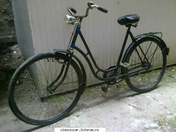 bicla este din 1949,este adusa din o pe 28,camere spate si pedalier cu 335  lei
trimit in tara,prin