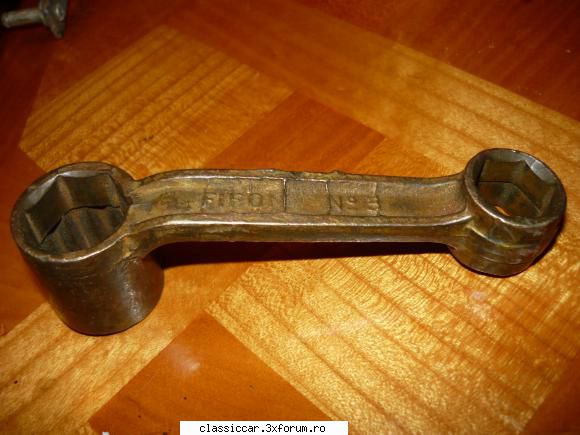 este o cheie veche posibil moto de bujii
are stantat e ea fifon nr 3 si made in france
50 lei cheie