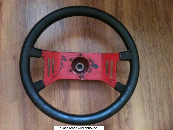 vand volan renault turbo ''iso delta'' stare este rupt,se vinde fara butuc.pret lei.