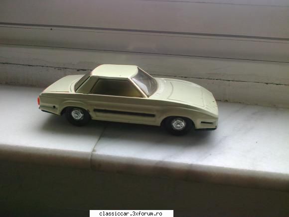 jucarie veche tabla masinuta crem,din 1981,cu motoras leiautobuz rusesc din 1982,cu motoras spate