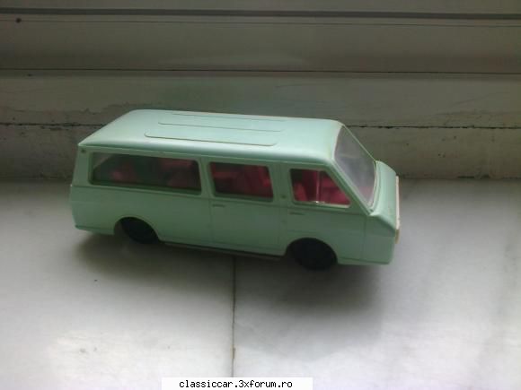 autobuzul jucarie veche tabla