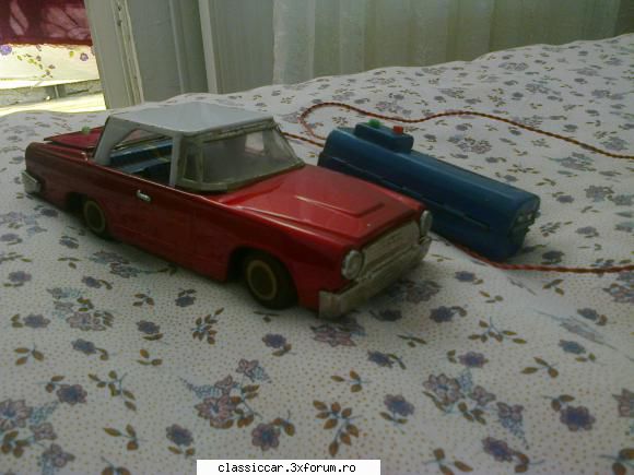 masinuta este tabla,de culoare rosie cu sofer,are lungime 25 cm
pret  55 lei
trimit in tara cu posta