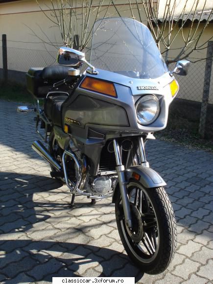 honda g.l 500 carenajul enorm m-a speriat prima oar, ins ofer protectie f.de vnt aproape 100