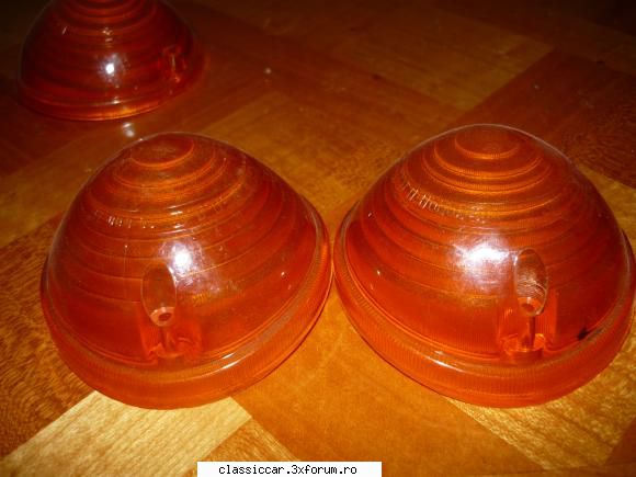 sunt de fiat marca carello 
pret 100 lei amindoua
 sunt nos sticle lampi fiat