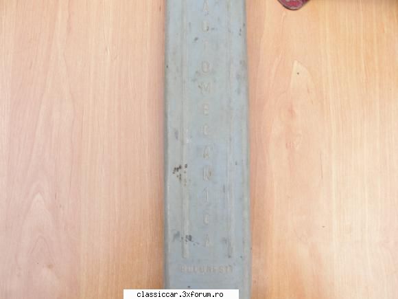 diverse. dau bine intr-un portbagaj