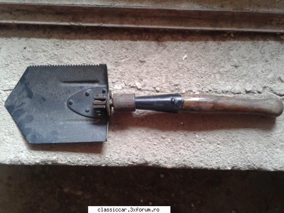 baionete ww2 lopatica rabatabila este indoita, coada solida