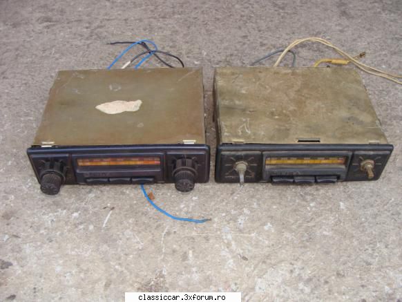 pret:60 lei pentru vand 2 aparate de radio lira