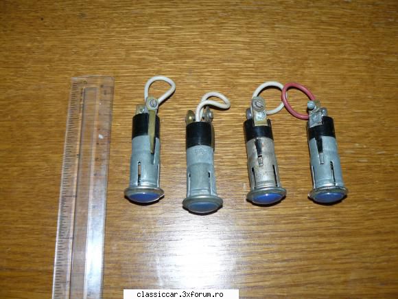 vand patru martori de bord de gaz, de culoare albastra! diametru este de 17,5 mm, lungimea 6,5