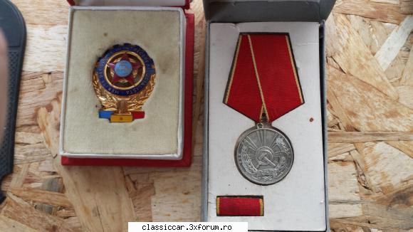 vand embleme/ decoratii comuniste poza.