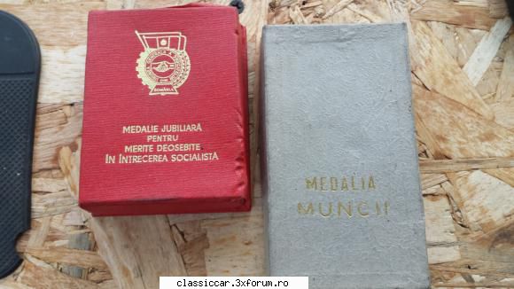 vand embleme/ decoratii comuniste poza.