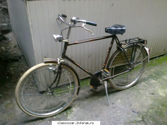 bicla este de barbat,cu o bine,la vopsea cauciucuri albe luminoasa 350  lei,trimit in tara,prin