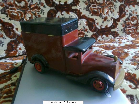 foto1 camion jucarie, veche din lemn