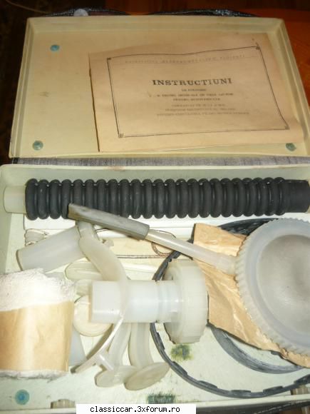 poza 2 truse medicale auto vechi